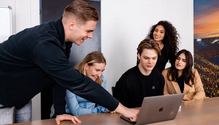 B&A studenten aan tafel