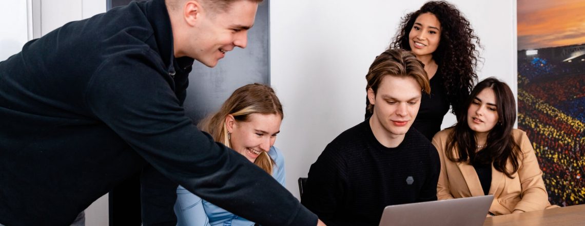 B&A studenten aan tafel