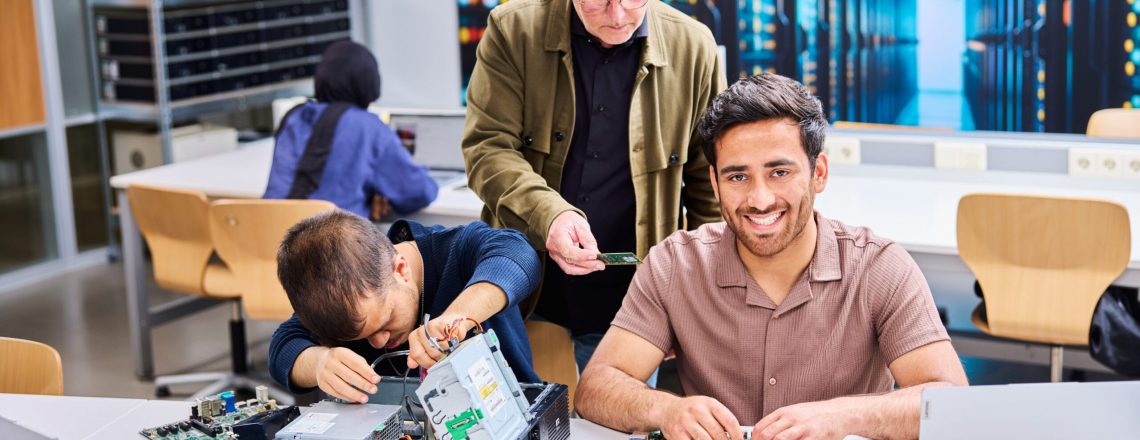 studenten-flex-ict-support-sleutelen-aan-computer